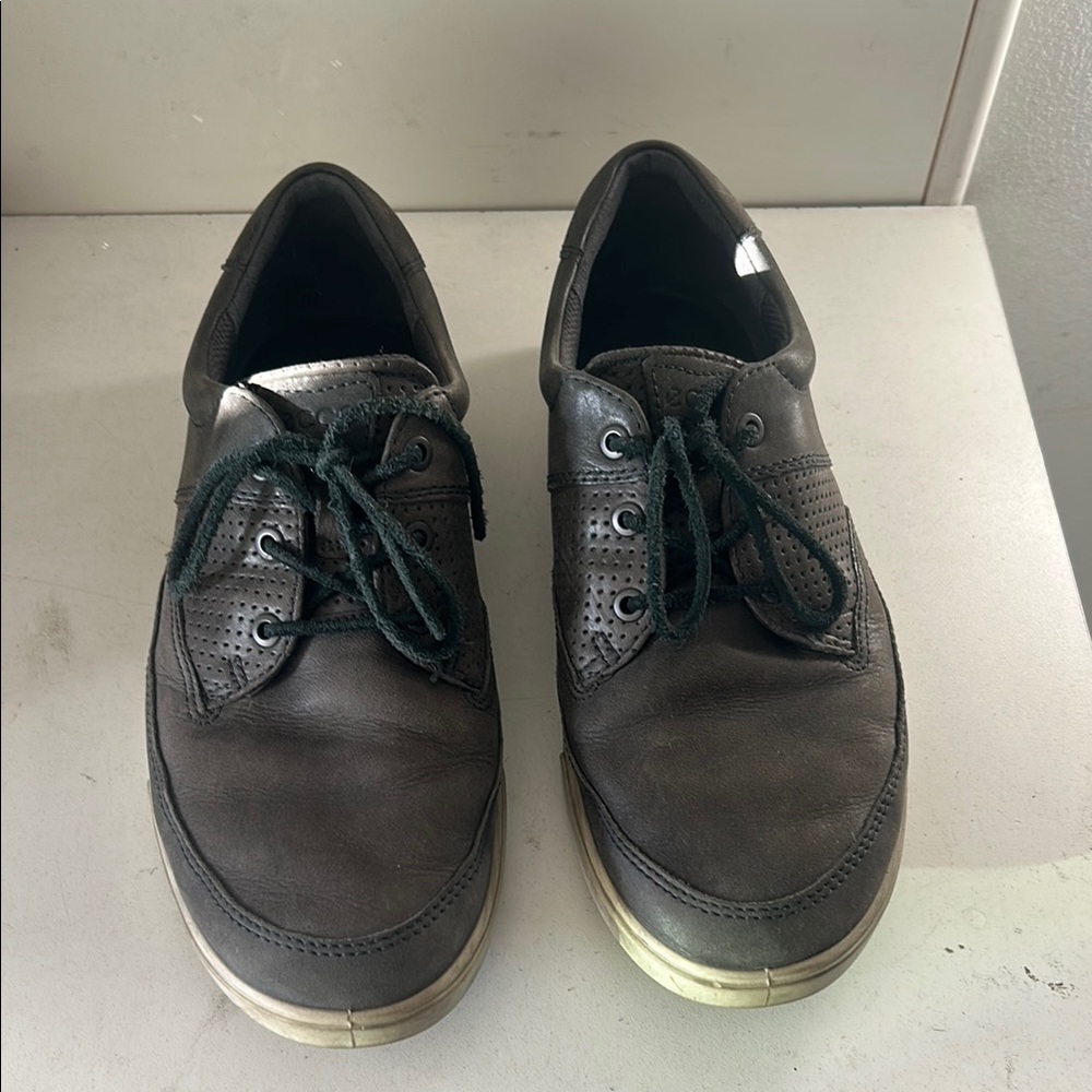 Ecco Black Oxfords Comfortable Classic Design
